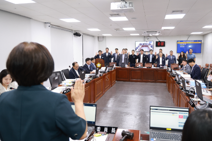 산업경제복지위 행정사무감사 현장. 창원시의회 제공 