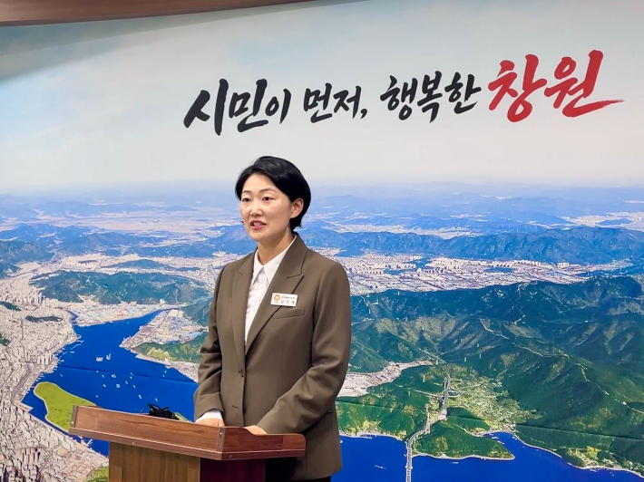 김인애 진보당 경남도당 대변인이 17일 창원시청 프레스센터에서 기자회견을 하고 있다. 진보당 경남도당 제공 