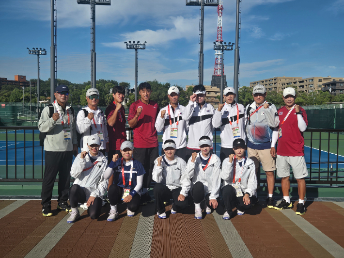한국 정구 대표팀이 17일 일본 나고야 현지 적응 훈련을 마친 뒤 필승을 다짐하는 모습. 대한정구협회 