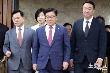 원내대책회의 참석하는 정점식 원내대표