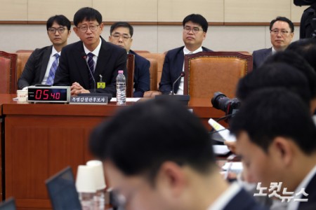 최길수 특별감찰관 후보자가 18일 서울 여의도 국회에서 열린 인사청문회에서 의원 질의에 답변을 하고 있다.
