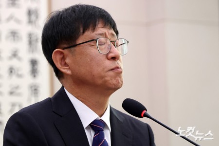 최길수 특별감찰관 후보자가 18일 서울 여의도 국회에서 열린 인사청문회에서 생각에 잠겨있다.