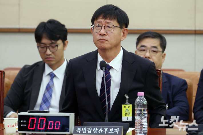 최길수 특별감찰관 후보자가 18일 서울 여의도 국회에서 열린 인사청문회에 출석하고 있다. 윤창원 기자