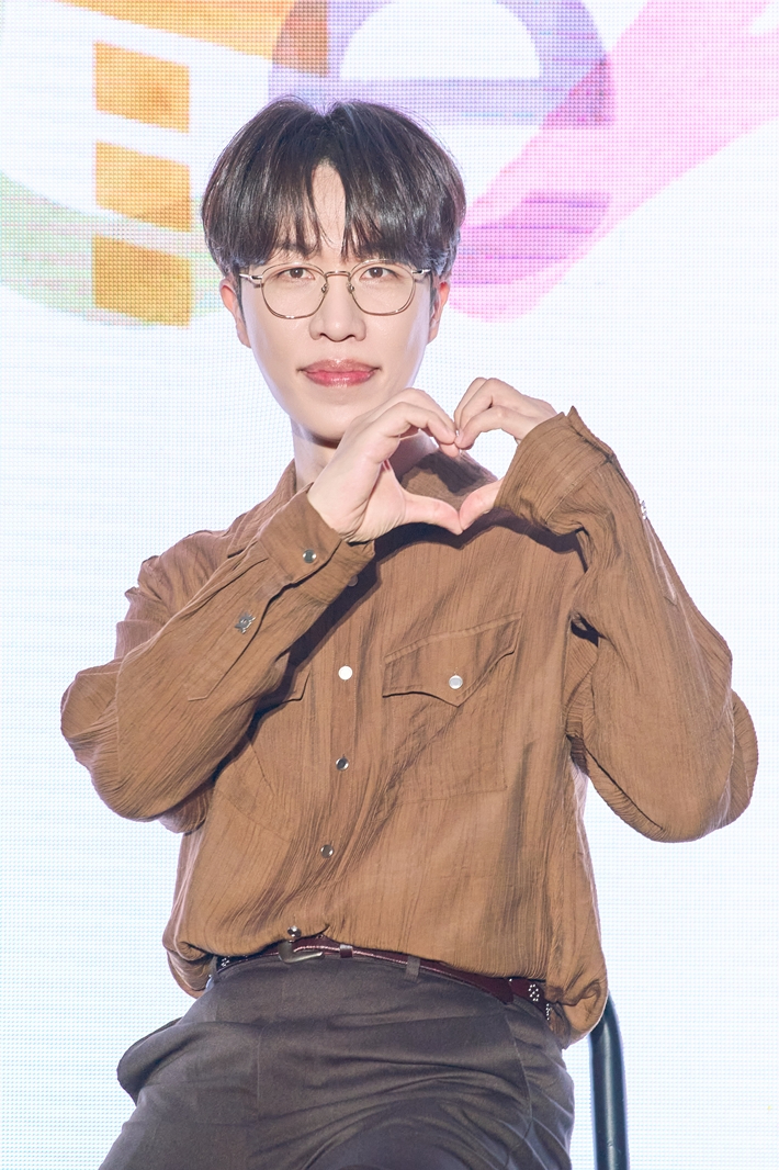 1인 밴드 소란이 18일 오후 2시 서울 마포구 엠피엠지 사옥에서 새 미니앨범 '레이어' 쇼케이스를 열었다. 엠피엠지 제공
