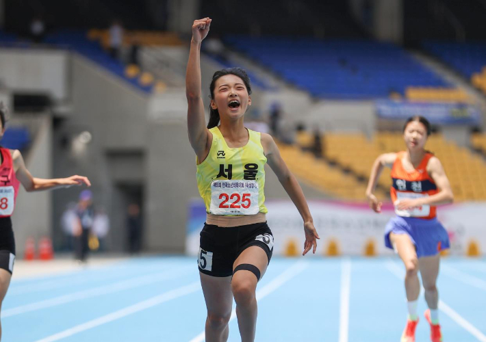 여중부 100ｍ 한국 기록 세운 왕서윤. 대한육상연맹 제공