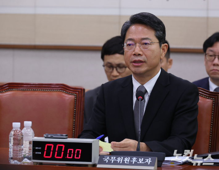 김승원 법무부 장관 후보자가 15일 국회 법제사법위원회에서 열린 인사청문회에 출석해 답변하고 있다. 황진환 기자