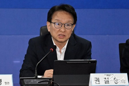 발언하는 권칠승 정책위의장