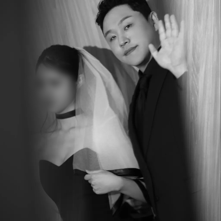 유튜버 '매드브로'에서 육은영쌤으로 불리는 강승구가 결혼했다고 20일 밝혔다. 매드브로 공식 유튜브