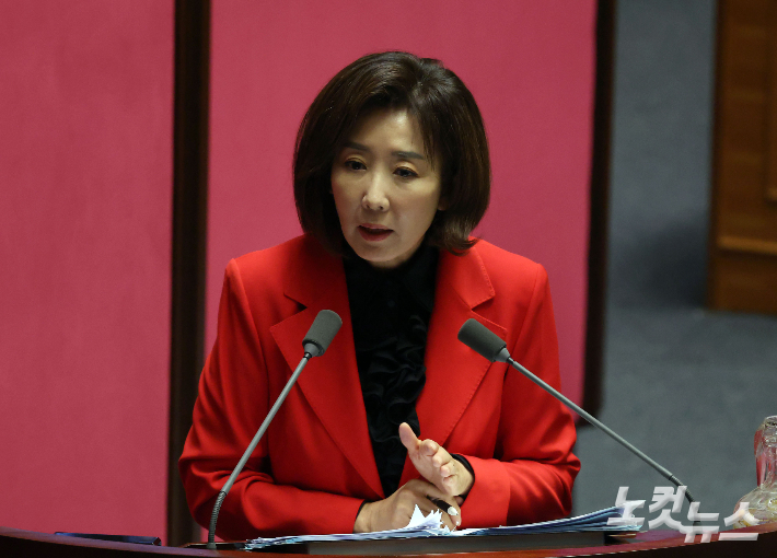국민의힘 나경원 의원이 국회 본회의 정치분야 대정부질문에서 질문을 하고 있다. 황진환 기자