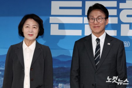 기념 촬영하는 김민석-추미애