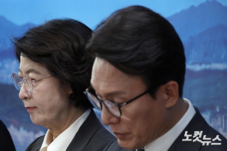 생각에 잠긴 추미애 경기도지사