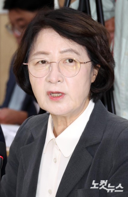발언하는 추미애