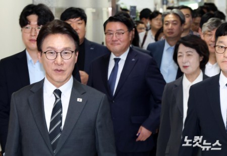 민주당 경기도 예산정책협의회 참석하는 김민석 대표