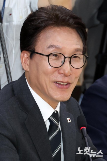 인사말하는 김민석 대표