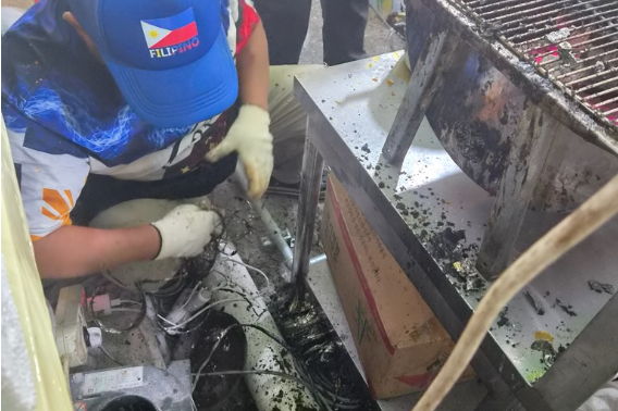 지난 18일 오후 9시 15분쯤 원주시 댄싱카니발 보조공연장 인근 먹거리 부스에서 화재가 발생했다. 원주소방서 제공