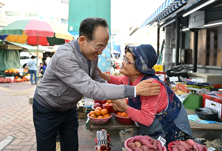 서문시장을 찾은 추경호 대구시장. 대구시 제공