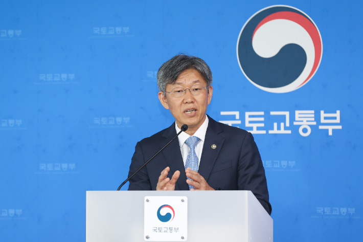 김이탁 국토부 제1차관이 향후 5년간 공적주택 119만호 공급을 포함한 주거안정플랜을 설명하고 있다. 국토교통부 제공
