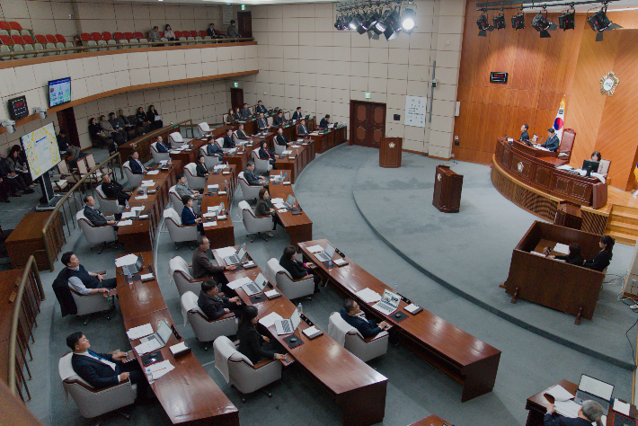 군산시의회 임시회 본회의. 기자와 직접적인 관계 없음. 군산시의회 제공