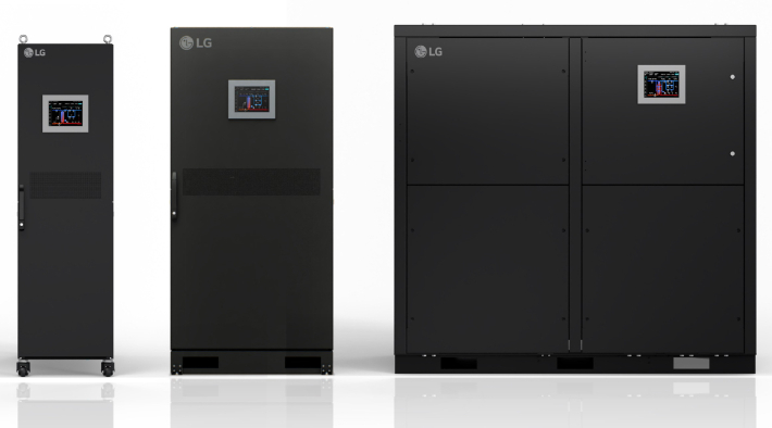 LG전자의 액체냉각 설루션 CDU(Coolant Distribution Unit) 라인업. (좌측부터) 600㎾, 1㎿, 2.5㎿ 제품. LG전자 제공