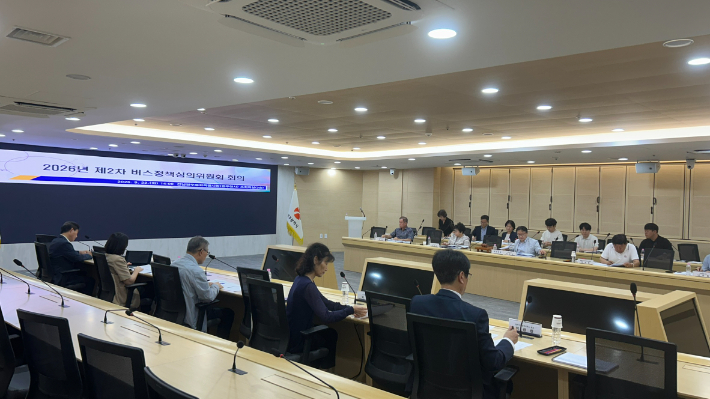 전남광주통합특별시는 22일 광주청사에서 버스정책심의위원회를 열고 광주권 시내버스 노선 개편안을 심의·의결했다. 광주특별시 제공