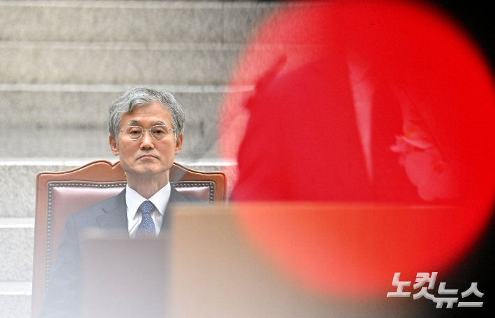 조희대 대법원장이 21일 오후 서울 서초구 대법원에서 열린 김성수 대법관 취임식에 참석해 있다. 황진환 기자