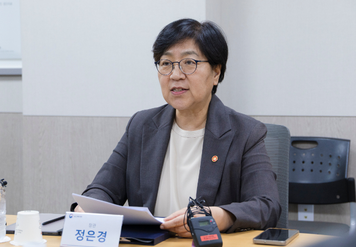 정은경 보건복지부 장관이 의료진과의 현장 간담회에서 인사말을 하고 있다. 보건복지부 제공