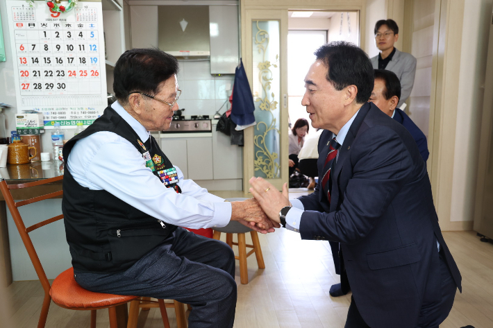논산의 국가유공자를 예방한 박수현 충남지사. 충남도 제공