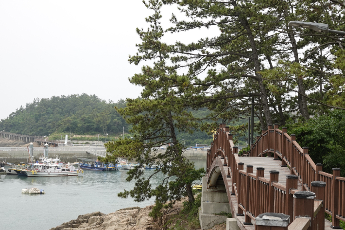 전북 군산 옥돌 해변 데크길. 전북도 제공