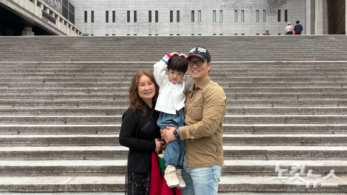 (왼쪽부터) 김청숙씨, 박준희군, 박상규씨. 김하영 기자