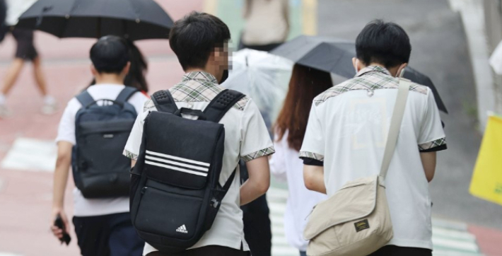 등교하는 학생들. 연합뉴스