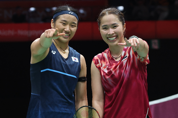 27일 일본 아이치현 이치노미야 시립체육관에서 열린 2026 아이치·나고야 아시안게임 배드민턴 여자 단식 8강전. 한국 안세영이 태국 라차녹 인타논과의 경기에서 승리한 뒤 인사하고 있다. 연합뉴스 
