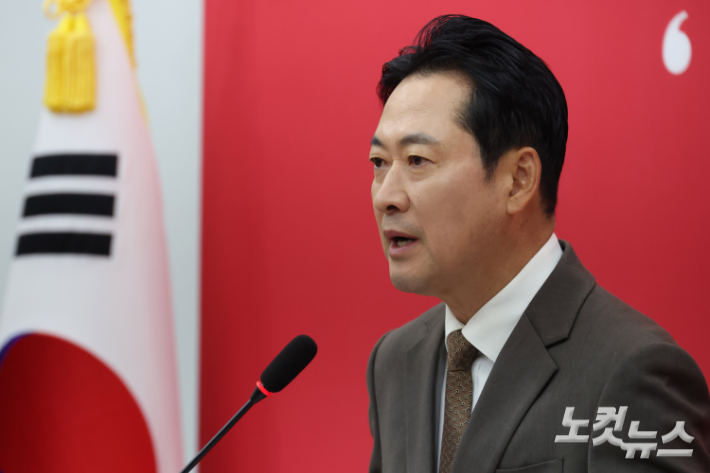 국민의힘 장동혁 대표가 27일 서울 여의도 국회에서 현안 관련 기자회견을 하고 있다. 윤창원 기자