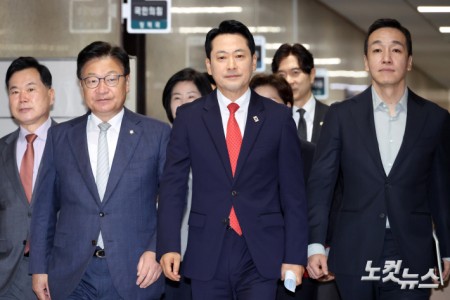 최고위 참석하는 장동혁-정점식