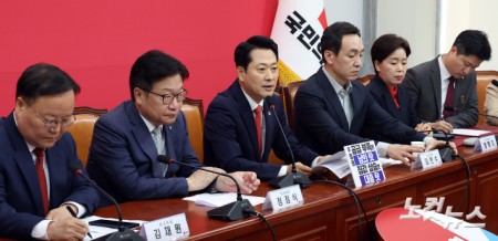 최고위원회회의 주재하는 장동혁 대표