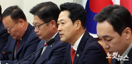 최고위원회의 발언하는 장동혁 대표