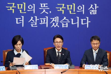 모두발언하는 김민석 대표