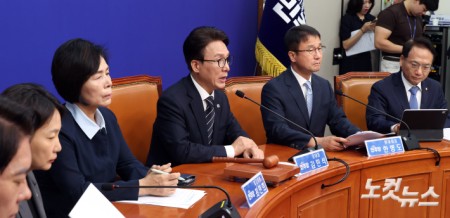 최고위원회의 주재하는 김민석 대표