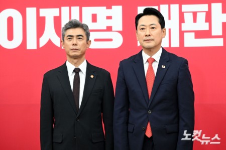 국민의힘 장동혁 대표 찾은 강신철 신임 국방부 장관