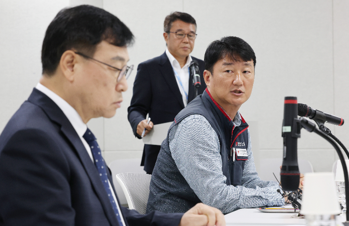 양경수 민주노총 위원장이 28일 서울 용산구 서울시교육청에서 열린 지방교육재정교부금 개편안 반대 및 교육자치·교육재정 위기 대응을 위한 민주노총-서울시교육청 정책간담회에서 인사말 하고 있다. 연합뉴스
