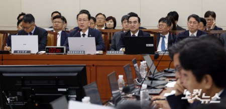 재경위 전체회의 출석한 이형일 경제부총리-박홍근 기획예산처 장관