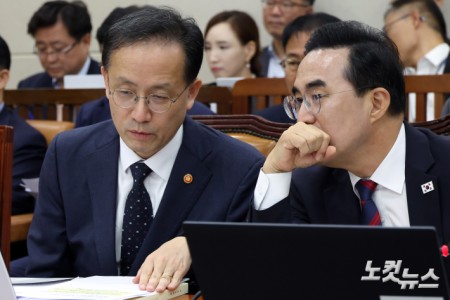 대화하는 이형일 경제부총리-박홍근 기획예산처 장관