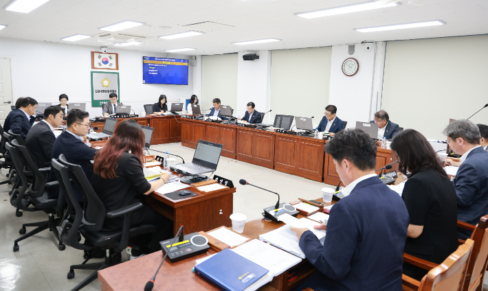 건설해양농림위원회 행정사무감사. 창원시의회 제공 