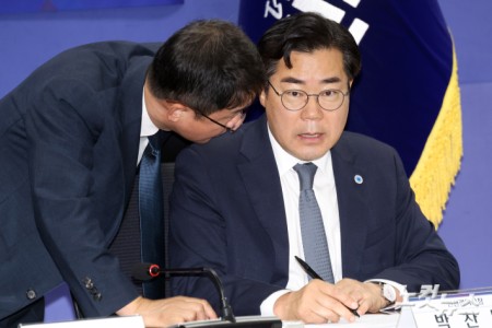대화하는 한병도-박찬대