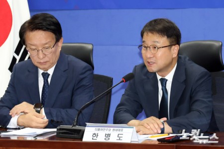 더불어민주당 한병도 원내대표가 29일 서울 여의도 국회 의원회관에서 열린 미래대응기금 당정협의에서 발언을 하고 있다.