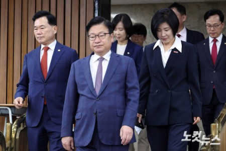 원내대책회의 참석하는 정점식