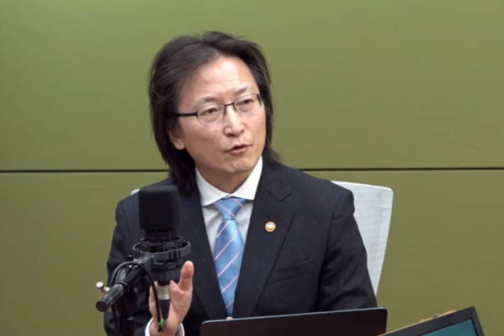 발언하는 주병기 공정거래위원장. 박성태의 뉴스쇼 유튜브 영상 캡처