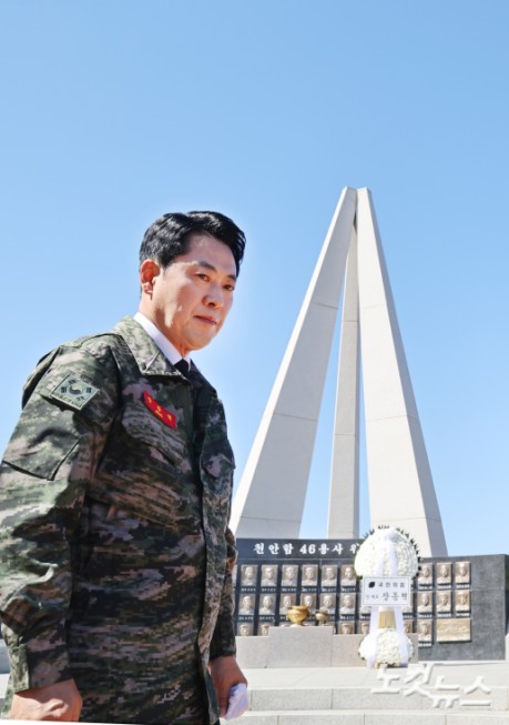 천안함 46용사 위령찹 참배 마친 장동혁 대표