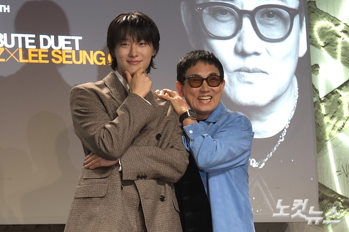 왼쪽부터 우즈와 이승철. 김수정 기자