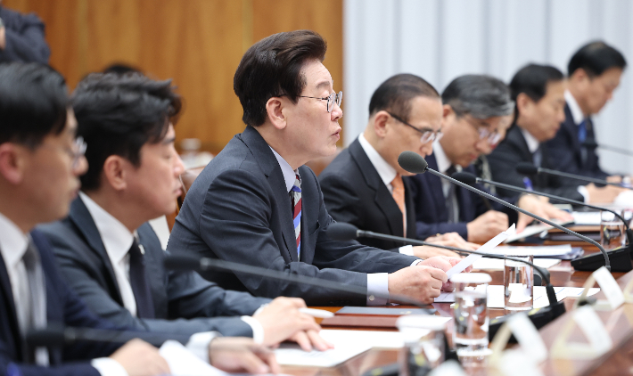 이재명 대통령이 29일 청와대에서 열린 메가프로젝트 제3차 민관합동 점검회의에서 발언하고 있다. 연합뉴스