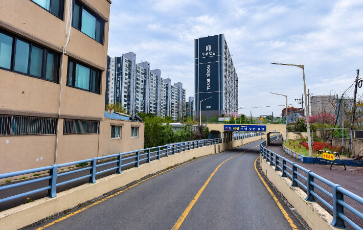 평면화 공사 전 경주시 동천동 우주로얄아파트 앞 동천지하차도. 경주시 제공